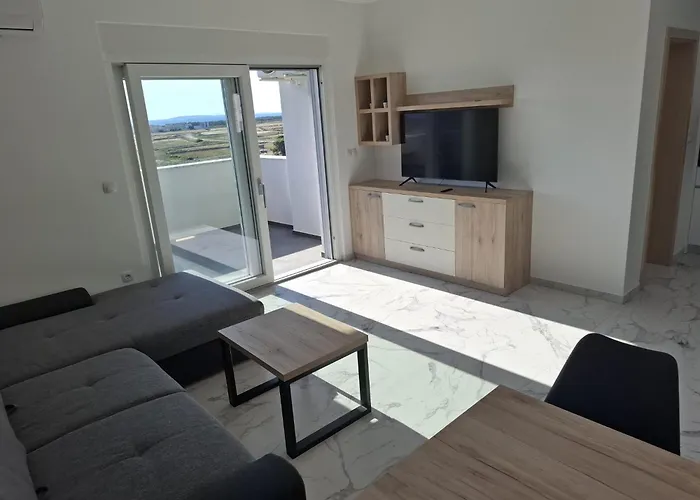 Mima Island Pag,povljana * פובליאנה